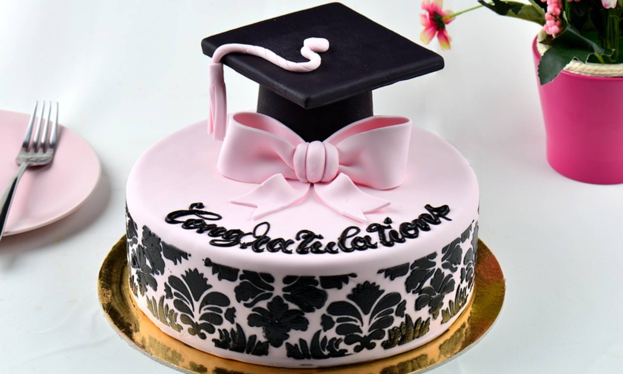 150+ Creative What to Write on Graduation Cake Ideas