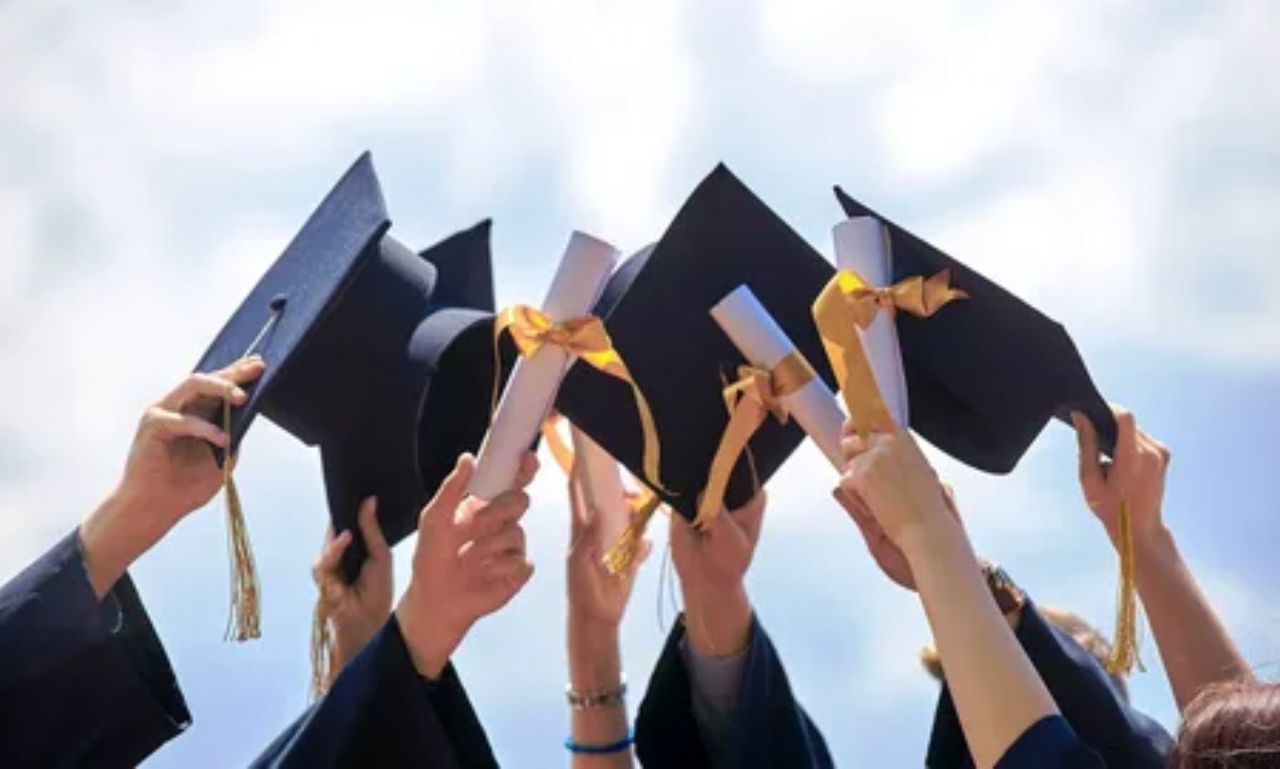 Invitation Message for Graduation: Inspiring Celebration